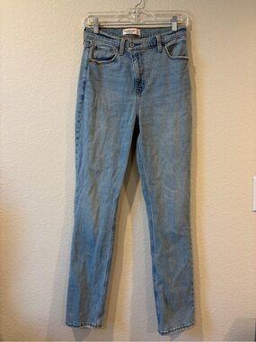 Abercrombie & Fitch Women’s The ‘90s Slim Straight Ultra High Rise Jean - 4R